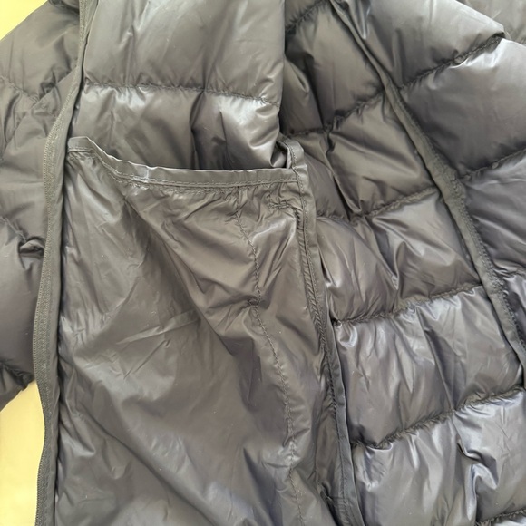 Quince Lightweight Down Puffer Jacket, Navy Blue, Size M - Picture 8 of 9